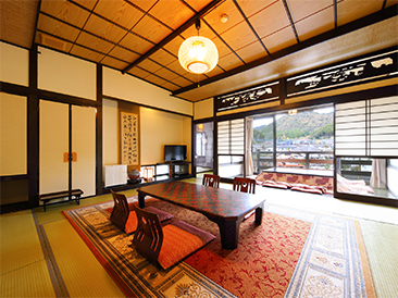 SUIZAN. Japanese style room of 12 tatami mats with semi open-air bath